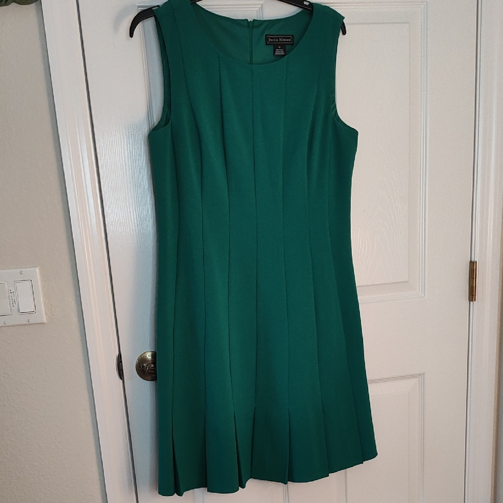 Jessica Howard Green Sleeveless Midi Dress